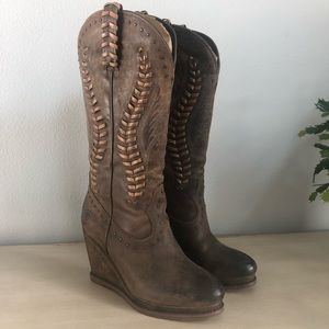 Arias Wedge Boots